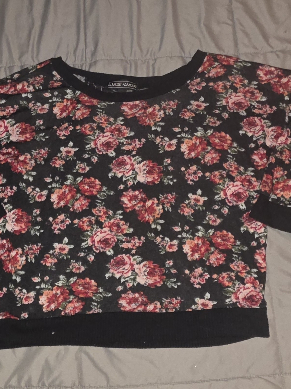 Almost Famous Black Rose Print Cropped Tee